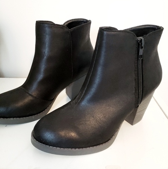 NWOT Heeled Bootie NEVER WORN - Picture 3 of 7